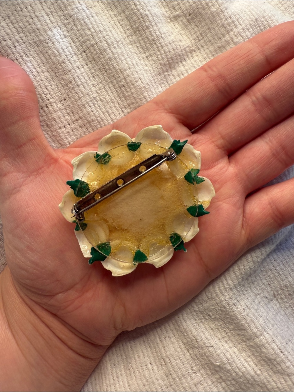 Vintage 1950s Shell Tiki Romantic Brooch - Picture 6 of 7